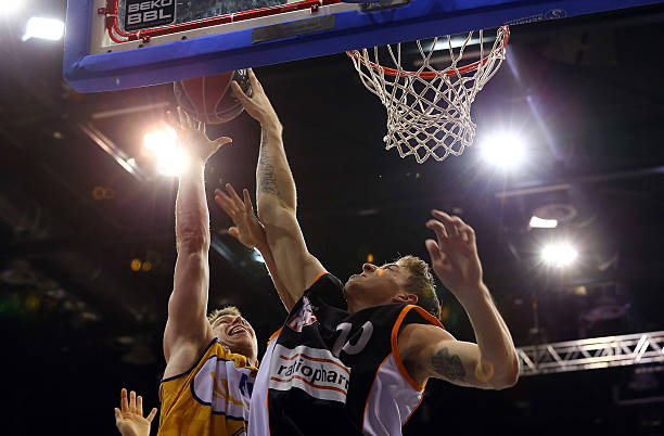 詹姆斯被视 詹姆斯被视